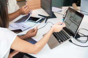 Microsoft Teams Quietly Drops Support for Third-Party Calendar Apps Close-up view of computer screen displaying video conference meeting interface