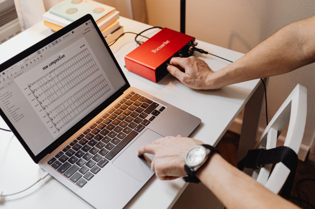 Person recording their laptop screen for an async video message