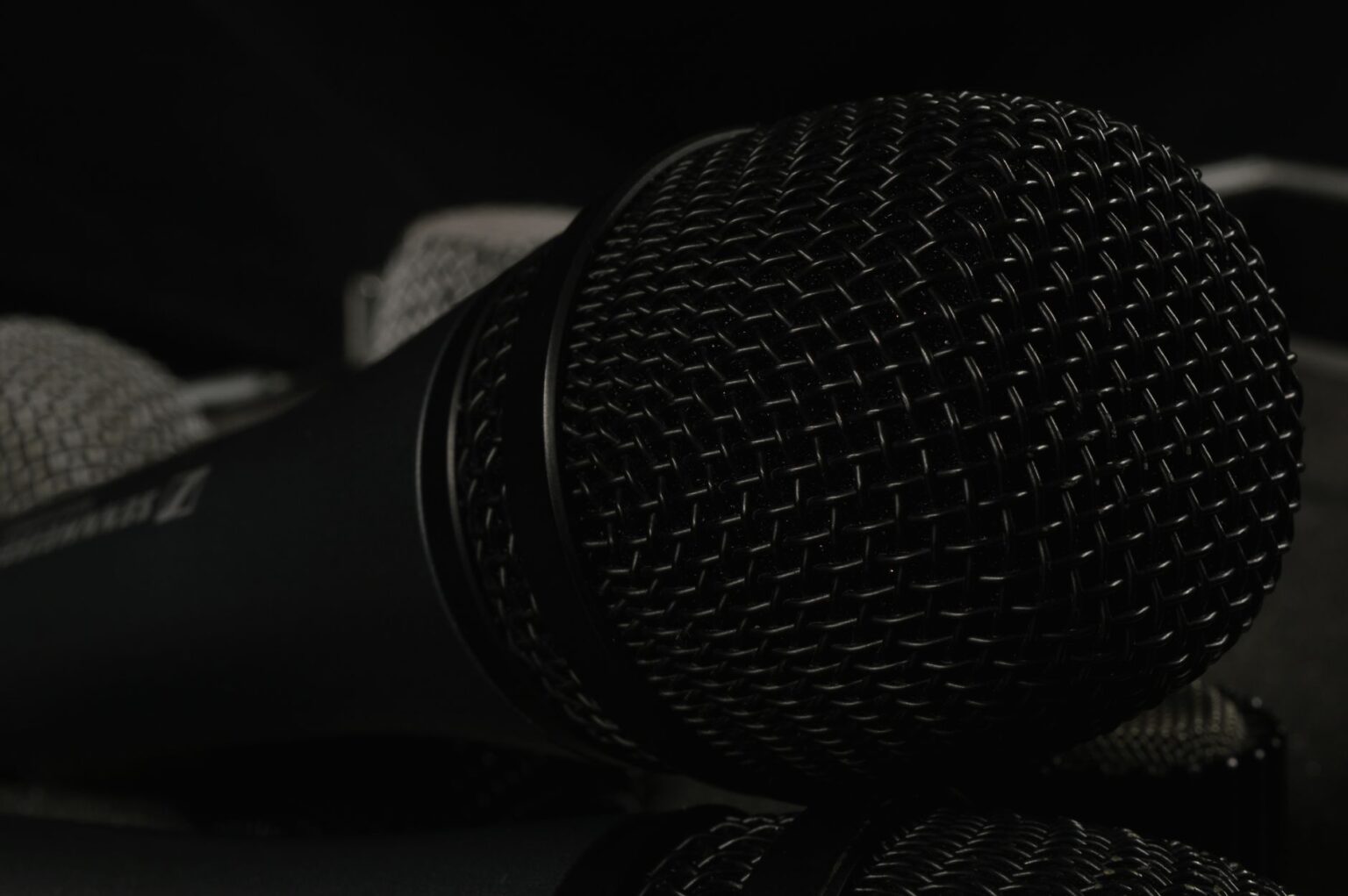 Wispr Flow’s AI Dictation Tool Is Squeezing Otter.ai’s Casual Users A close-up of a desktop microphone used for voice dictation and AI speech tools
